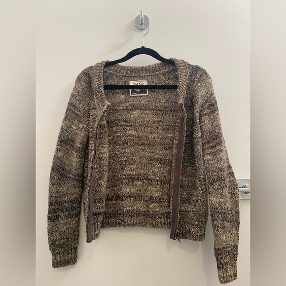 ARITZIA TNA brown knit sweater. XXS, acrylic/polyester/wool blend - Picture 3 of 7